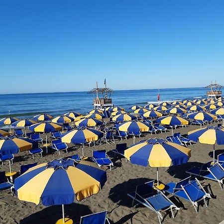 לטינה Hotel Tirreno מראה חיצוני תמונה