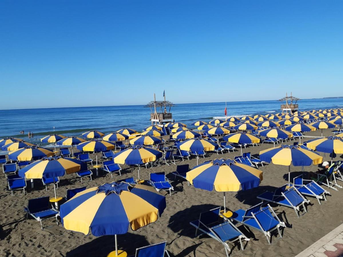 לטינה Hotel Tirreno מראה חיצוני תמונה