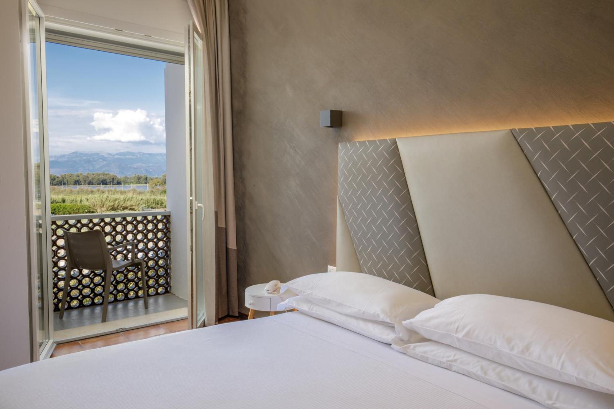 לטינה Hotel Tirreno מראה חיצוני תמונה