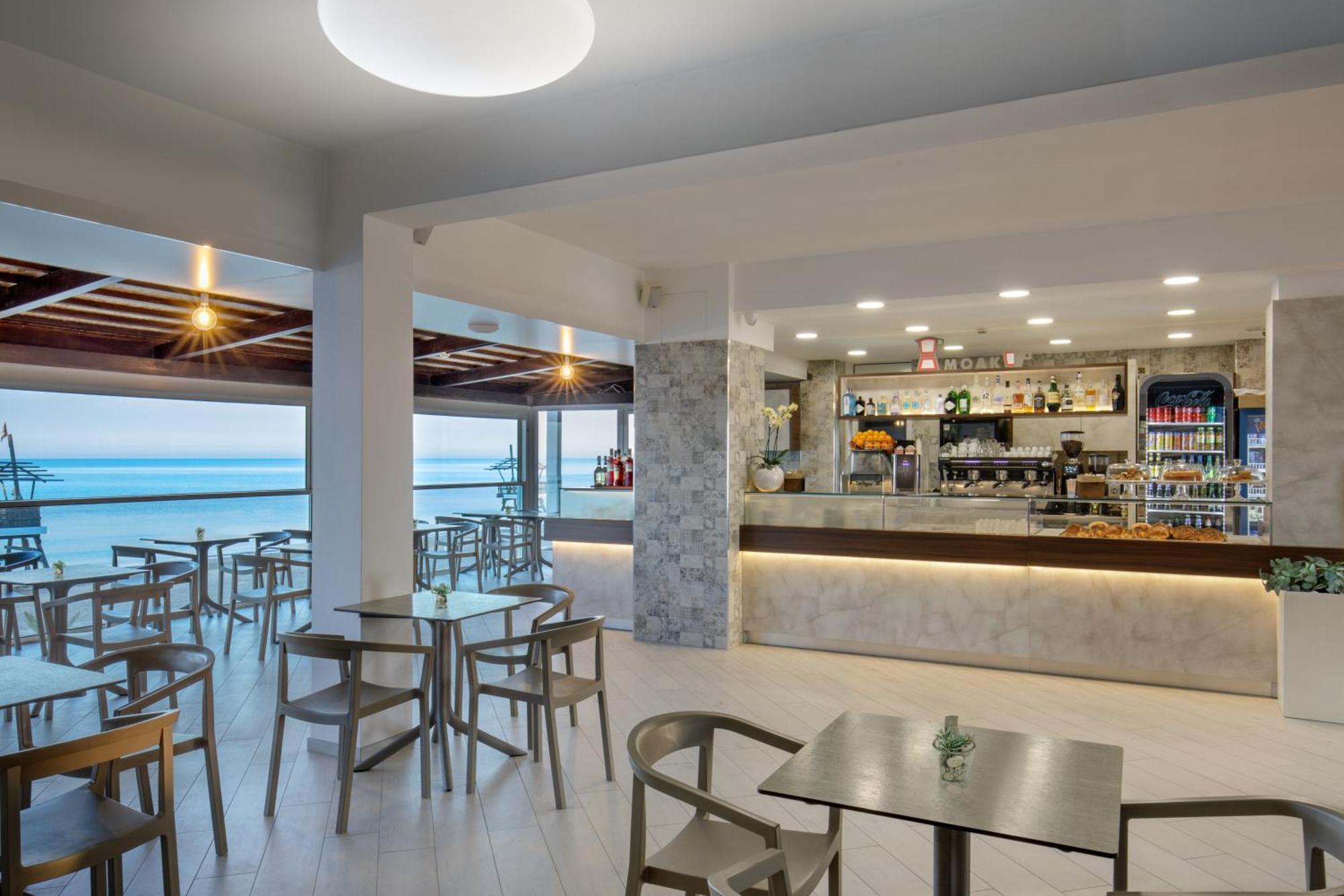 לטינה Hotel Tirreno מראה חיצוני תמונה